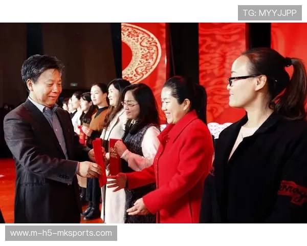 UFC膝踢险些终结比赛，瞬间点燃观众激情的精彩瞬间