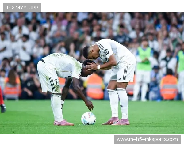 比利亚雷亚尔的边路奇兵：短期目标中的传中艺术