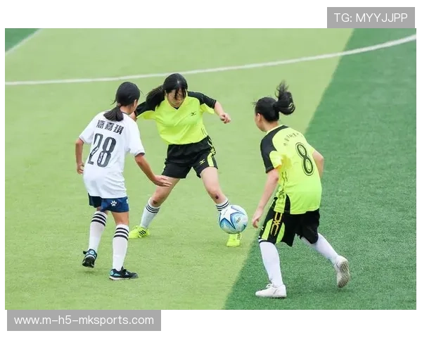 中国足球青少年运动员学业压力与训练时间分配矛盾，中国足协青少年训练大纲(征求意见稿)