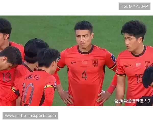 国家队教练强调防守反击作为近期战术重点，国家队的教练