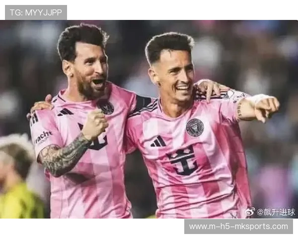 梅西和德保罗罕见同框，全网沸腾：兄弟又回来了，梅西vs德布劳内