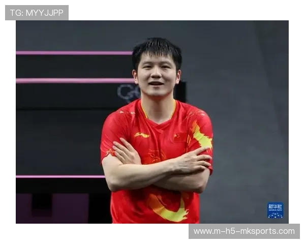 红色战袍帅出新高度!樊振东首秀视觉冲击力拉满,樊振东 军装 红色战袍帅出新高度!樊振东首秀视觉冲击力拉满,樊振东 军装