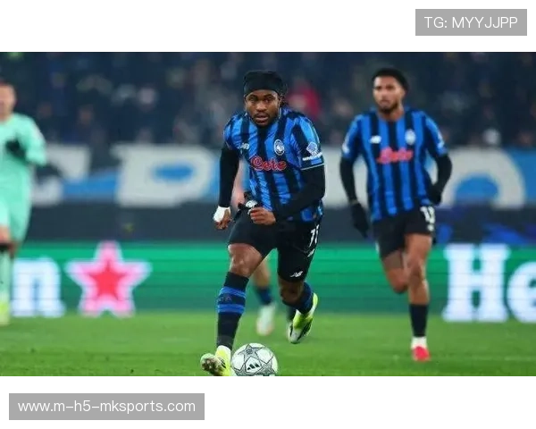 卢克曼在马德里竞技首训中展现爆发力,西蒙尼称其为进攻体系的变速器 卢克曼在马德里竞技首训中展现爆发力,西蒙尼称其为进攻体系的变速器